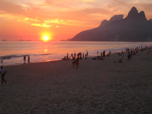 Een schitterende zonsondergang bij Ipanema beach